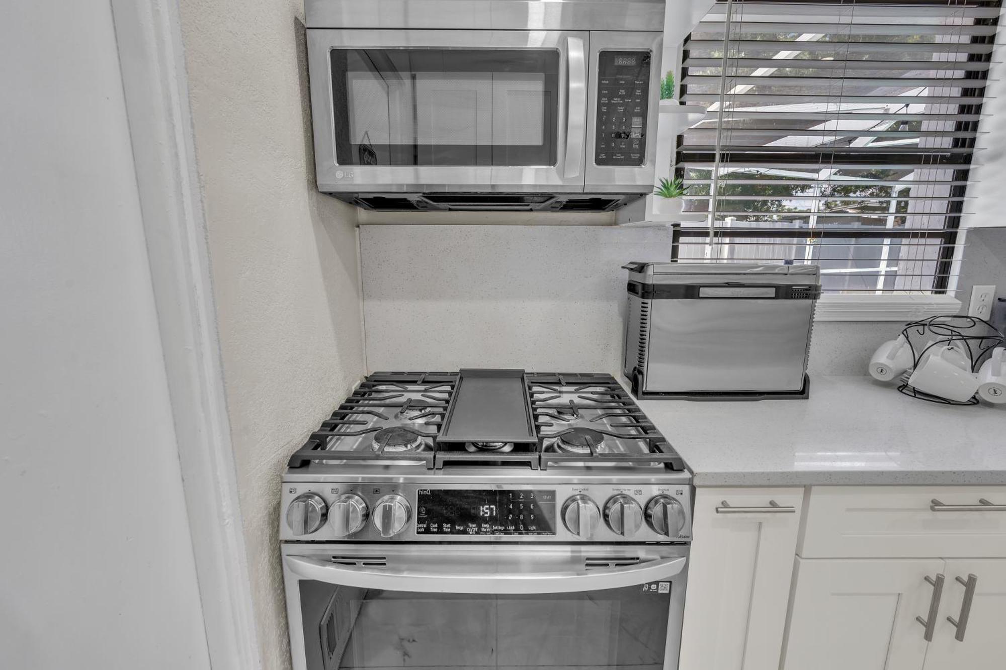 Stunning Modern Home In Tampa With Pool - Just 5 Minutes From Airport! Eksteriør billede