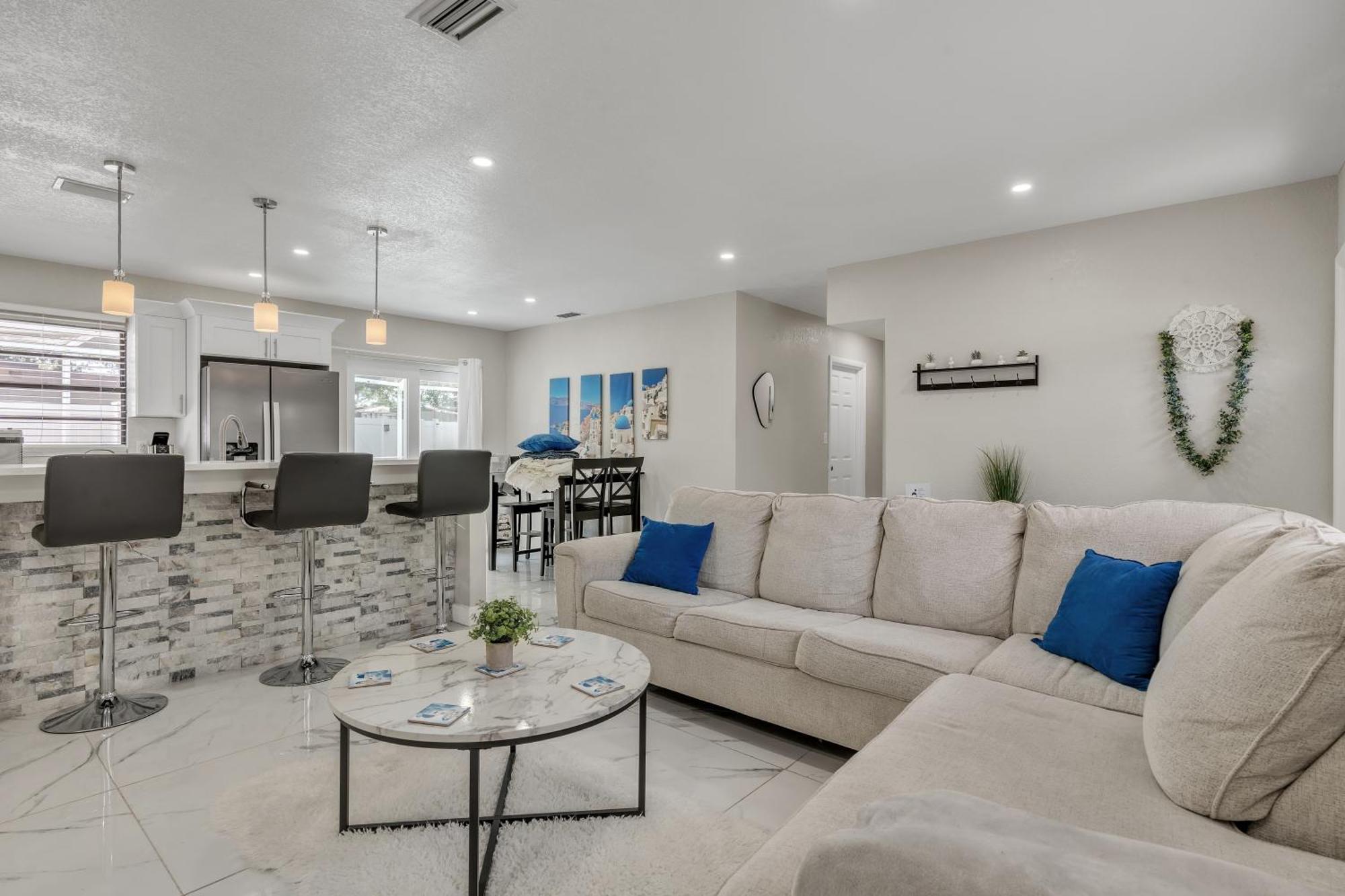 Stunning Modern Home In Tampa With Pool - Just 5 Minutes From Airport! Eksteriør billede